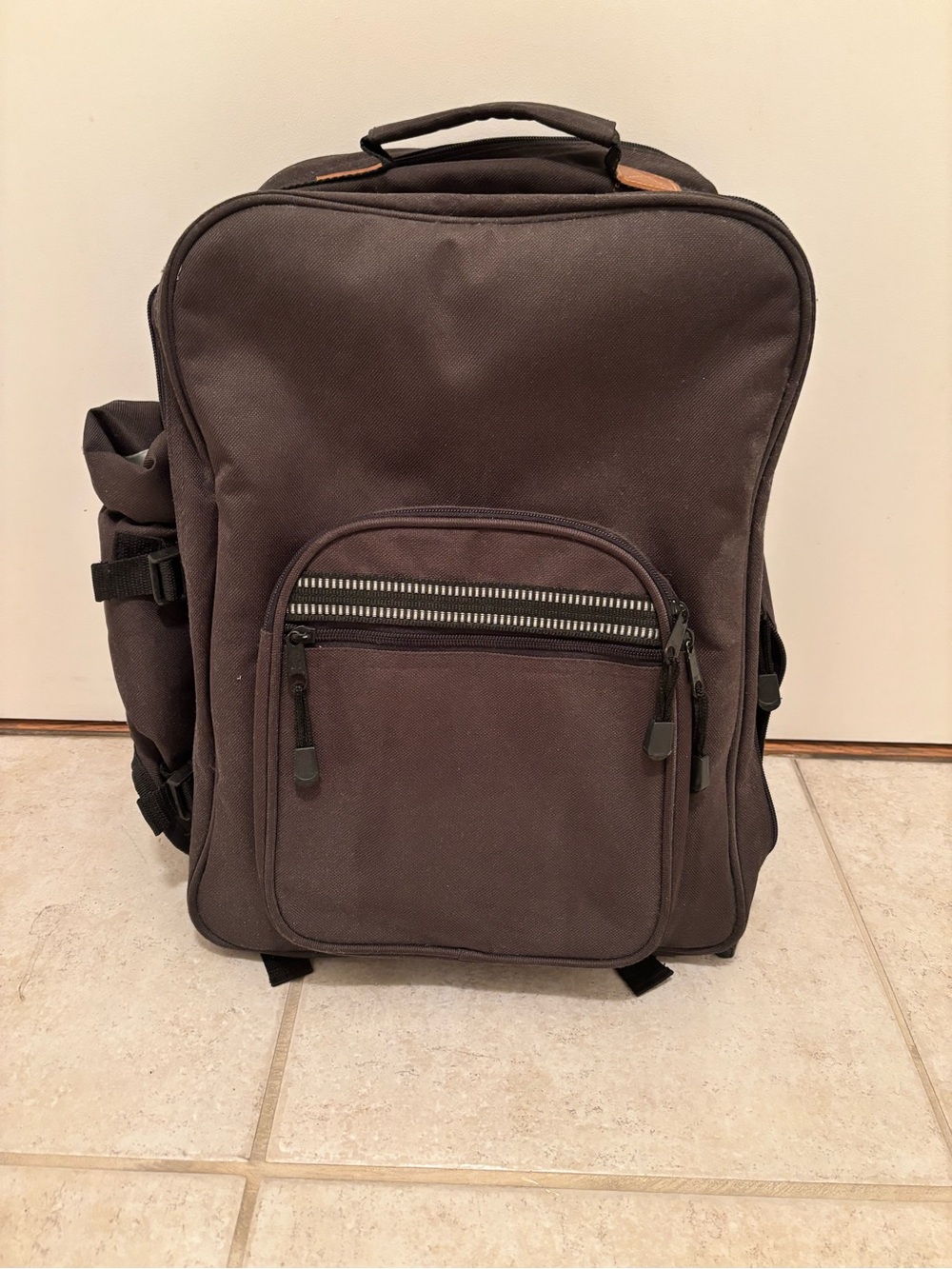 Picnic Backpack with plates, cutlery, and cups (sets of four)